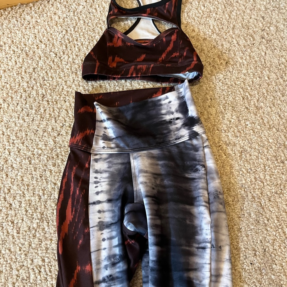 Tie-Dye High-Waist Leggings in Black and Red